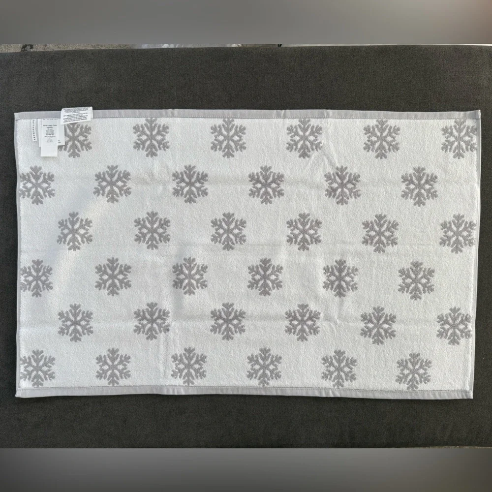 Pottery Barn Snowflake Bath Mat